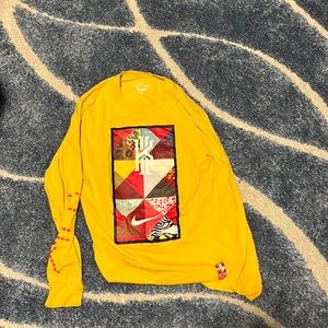 Kyrie Irving Nike Long Sleeve Basketball Size M